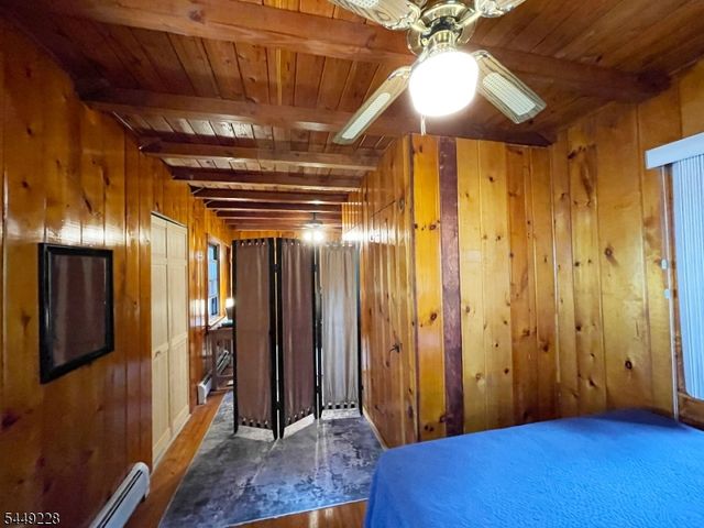 16 Lakeview Rd, Hopatcong Boro, NJ 07843