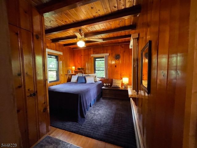 16 Lakeview Rd, Hopatcong Boro, NJ 07843