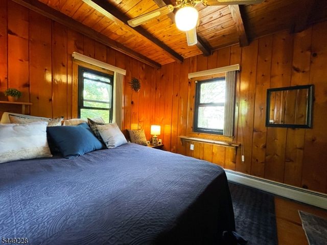 16 Lakeview Rd, Hopatcong Boro, NJ 07843