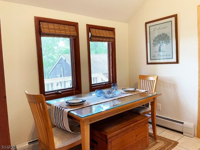 16 Lakeview Rd, Hopatcong Boro, NJ 07843