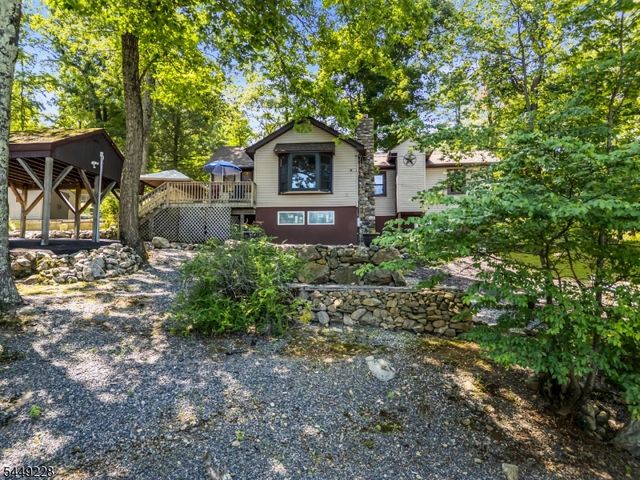 16 Lakeview Rd, Hopatcong Boro, NJ 07843