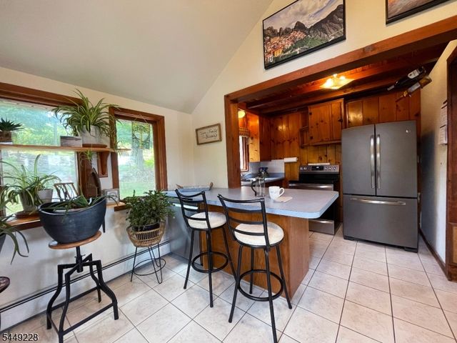 16 Lakeview Rd, Hopatcong Boro, NJ 07843