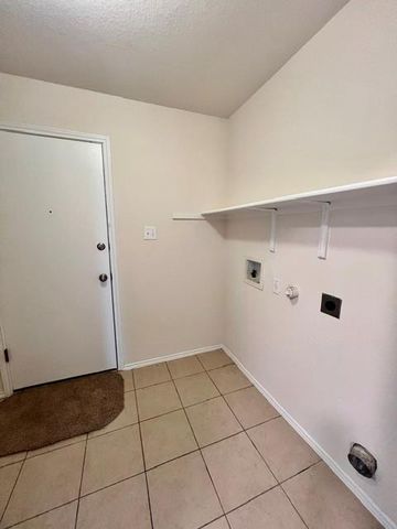 1005 W South ST, Leander, TX 78641