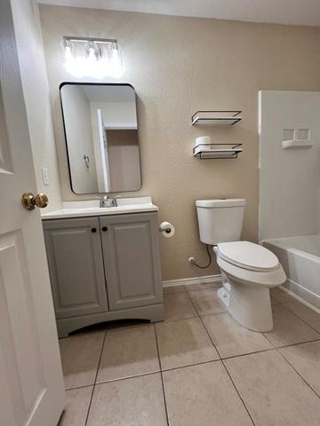 1005 W South ST, Leander, TX 78641