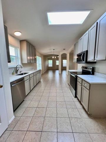 1005 W South ST, Leander, TX 78641