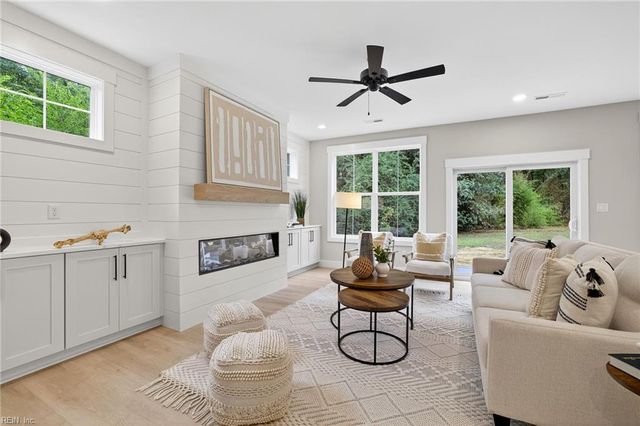 1231 Prosperity RD, Virginia Beach, VA 23451