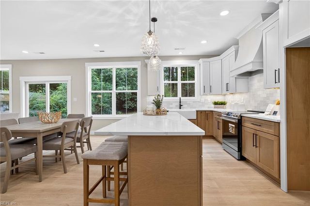 1231 Prosperity RD, Virginia Beach, VA 23451