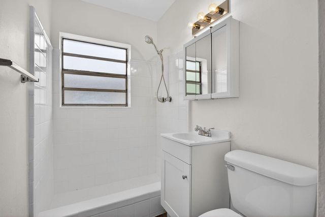2275 NE 12TH Street, Pompano Beach, FL 33062