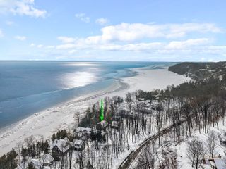 1275 S Nanagosa Trail, Suttons Bay Twp, MI 49682