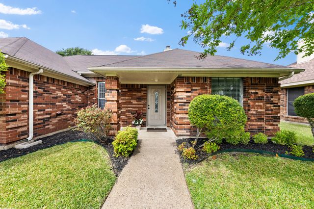 1017 Micarta Drive, Mesquite, TX 75181