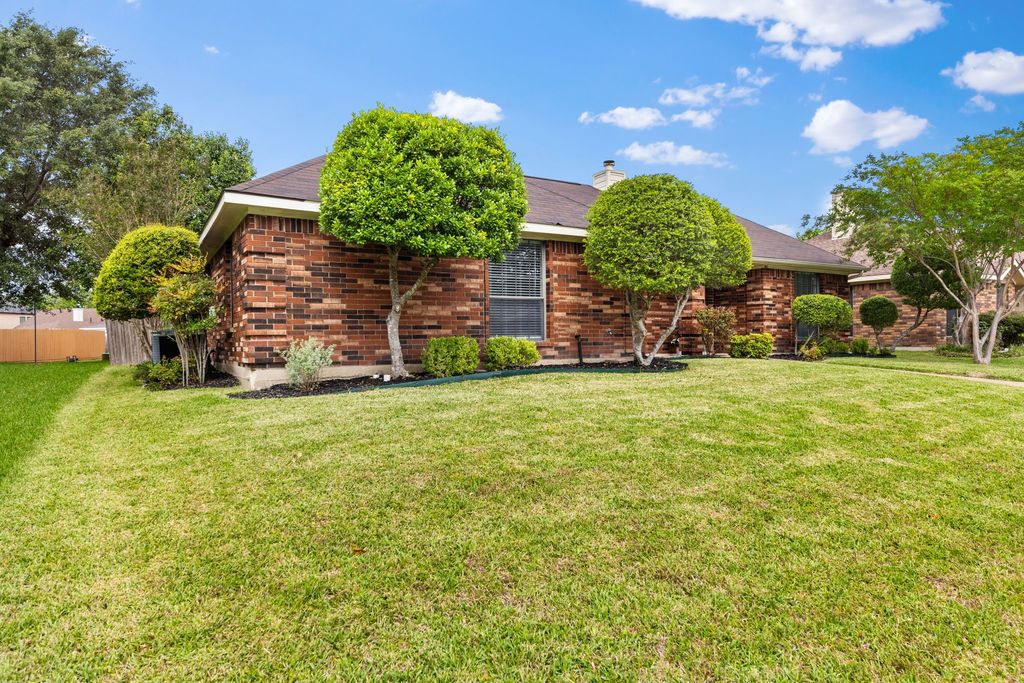 1017 Micarta Drive, Mesquite, TX 75181