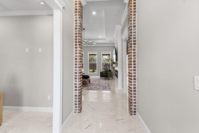 245 W Caldwood Drive, Beaumont, TX 77707