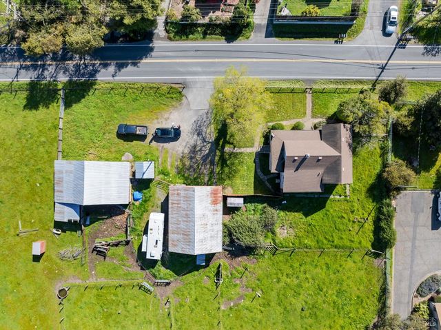 673 Lohrman Ln, Petaluma, CA 94952