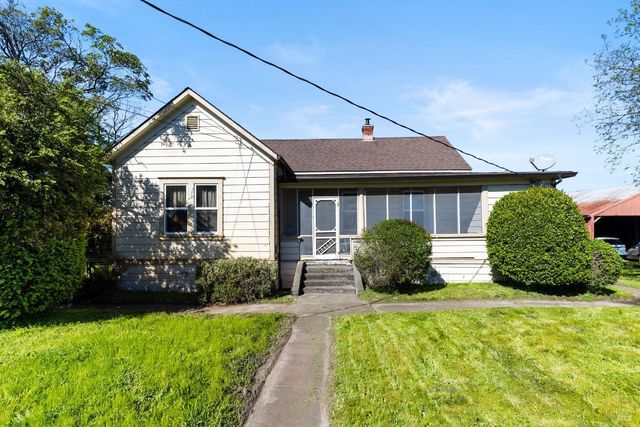 673 Lohrman Ln, Petaluma, CA 94952