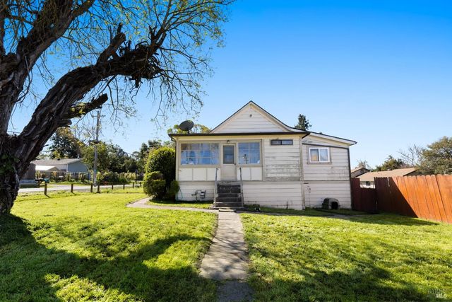 673 Lohrman Ln, Petaluma, CA 94952