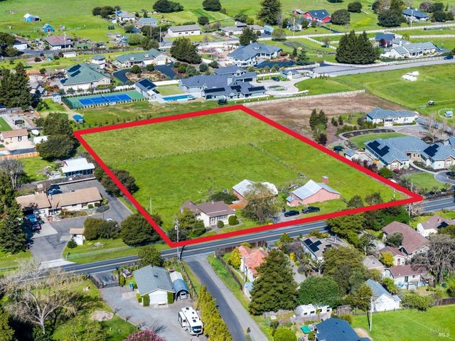 673 Lohrman Ln, Petaluma, CA 94952