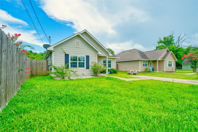 319 Dreamland Avenue, Crosby, TX 77532