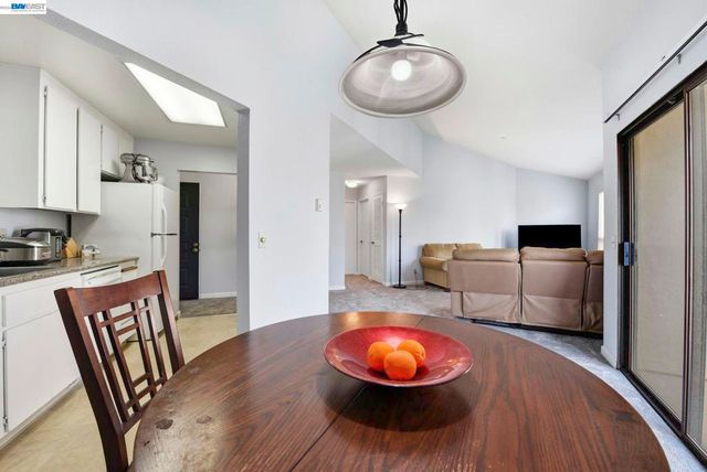 39490 Albany Cmn X, Fremont, CA 94538