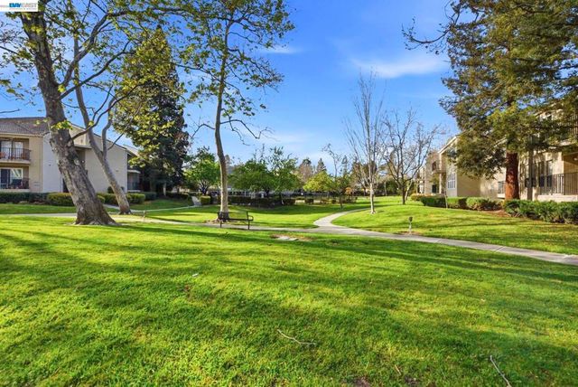 39490 Albany Cmn X, Fremont, CA 94538