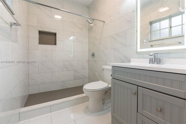 6990 NW 179th St 201-2, Hialeah, FL 33015