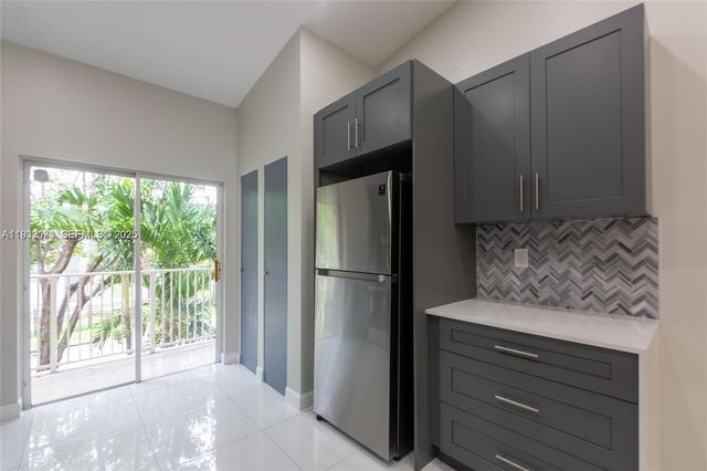 6990 NW 179th St 201-2, Hialeah, FL 33015