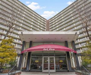 61-25 97 Street 15-J, Rego Park, NY 11374