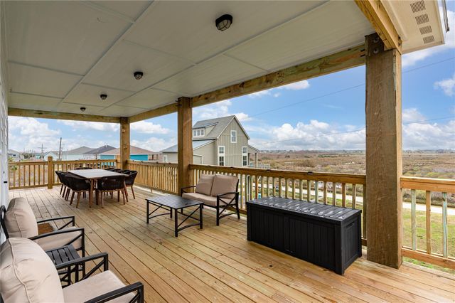 924 Melody Lane, Crystal Beach, TX 77650