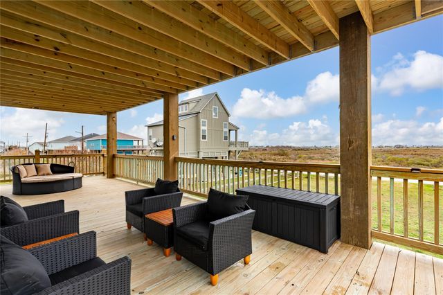 924 Melody Lane, Crystal Beach, TX 77650