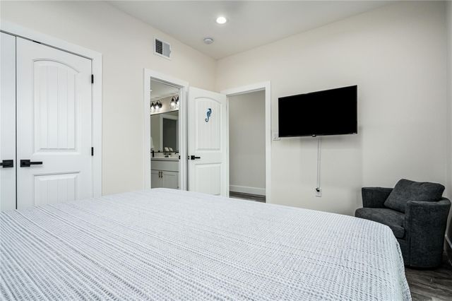 924 Melody Lane, Crystal Beach, TX 77650