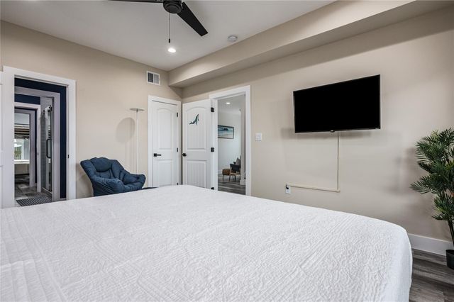 924 Melody Lane, Crystal Beach, TX 77650