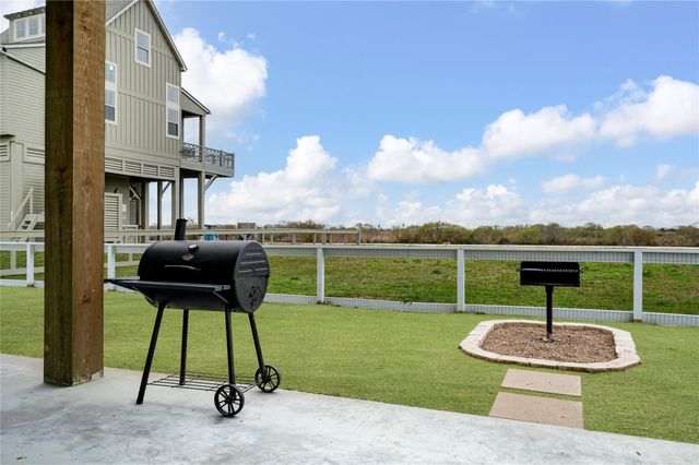 924 Melody Lane, Crystal Beach, TX 77650