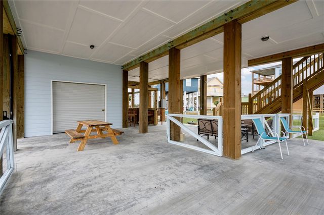 924 Melody Lane, Crystal Beach, TX 77650