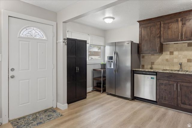 962 N LA VERDE, Layton, UT 84041