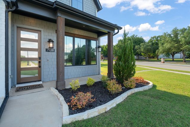 7129 Feather Crest Lane, North Richland Hills, TX 76182