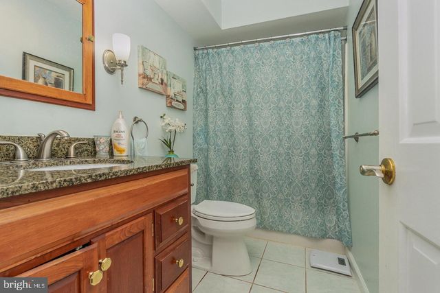 8 EDGEWOOD DR, Mechanicsburg, PA 17055