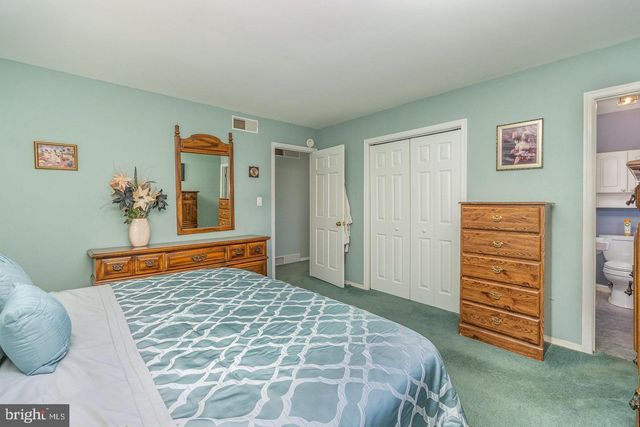 8 EDGEWOOD DR, Mechanicsburg, PA 17055