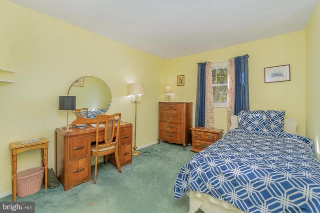 8 EDGEWOOD DR, Mechanicsburg, PA 17055