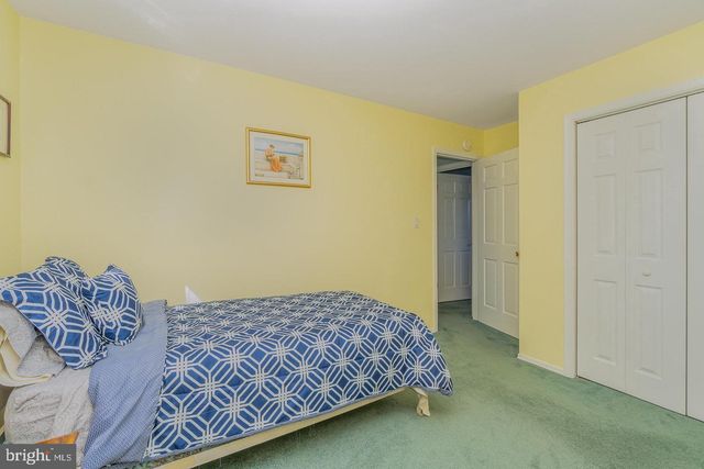 8 EDGEWOOD DR, Mechanicsburg, PA 17055