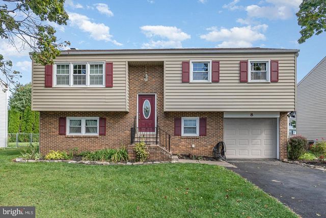 8 EDGEWOOD DR, Mechanicsburg, PA 17055