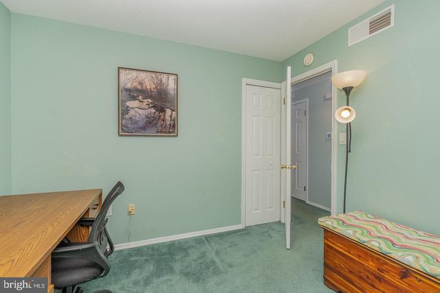 8 EDGEWOOD DR, Mechanicsburg, PA 17055