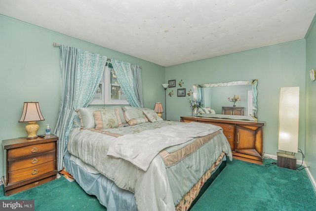 8 EDGEWOOD DR, Mechanicsburg, PA 17055