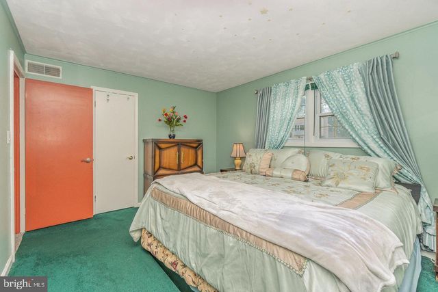 8 EDGEWOOD DR, Mechanicsburg, PA 17055