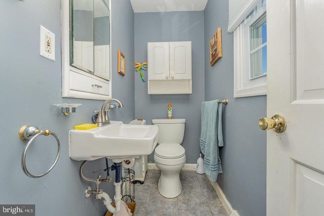 8 EDGEWOOD DR, Mechanicsburg, PA 17055