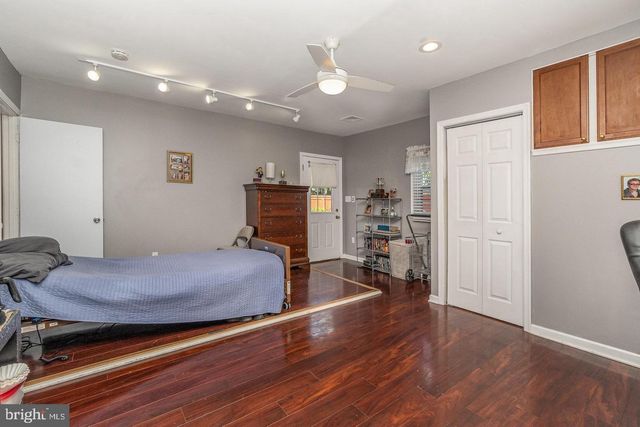 8 EDGEWOOD DR, Mechanicsburg, PA 17055