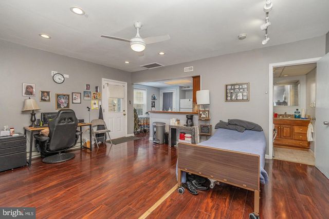 8 EDGEWOOD DR, Mechanicsburg, PA 17055