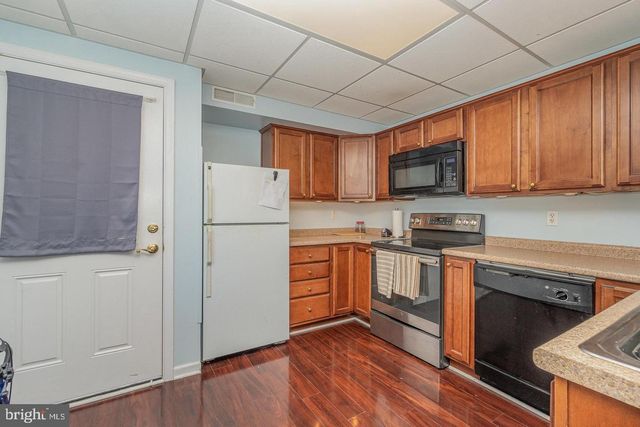 8 EDGEWOOD DR, Mechanicsburg, PA 17055