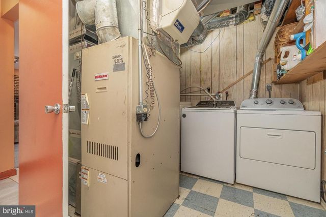 8 EDGEWOOD DR, Mechanicsburg, PA 17055