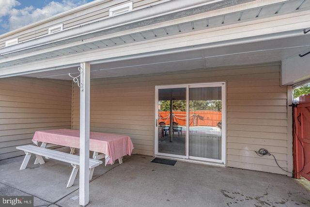 8 EDGEWOOD DR, Mechanicsburg, PA 17055