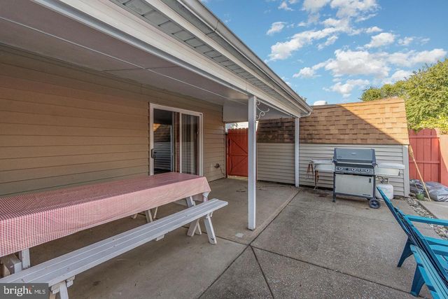 8 EDGEWOOD DR, Mechanicsburg, PA 17055