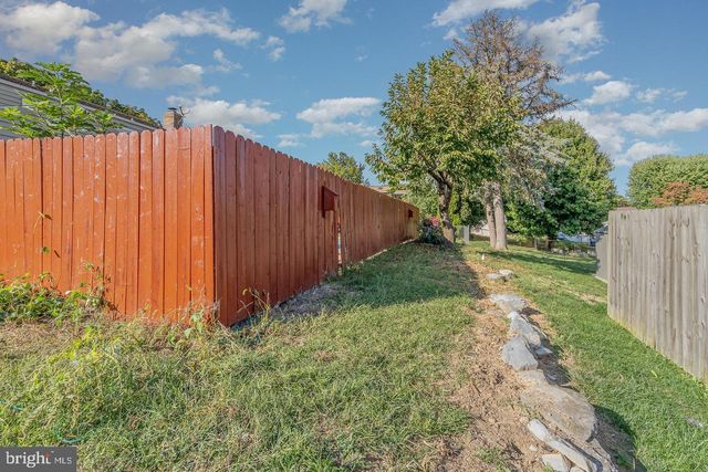 8 EDGEWOOD DR, Mechanicsburg, PA 17055